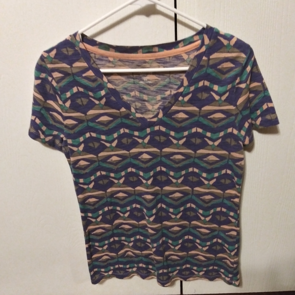 V-neck t-shirt